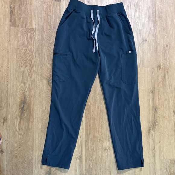 Women’s Figs scrub pants navy blue size medium - Picture 1 of 7